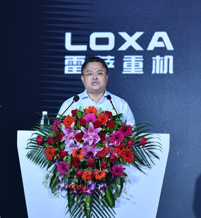 福田汽车副总经理、雷萨重机事业部党委书记、总裁杨国涛先生在会上发表重要讲话